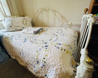 Iron Daybed with trundle. All excellent condition! Trundle has the mattress.