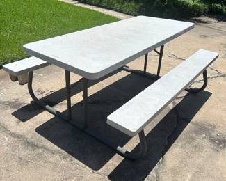 Picnic table