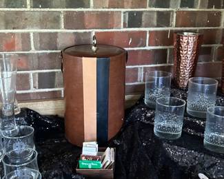 Ice bucket