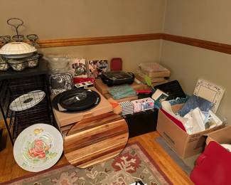 New Kitchenwares, Cutting Board, Linens