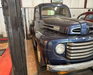1949 FORD F1 PICKUP TRUCK
