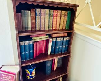 Bookshelf that is a versatile size ~ filled with great books