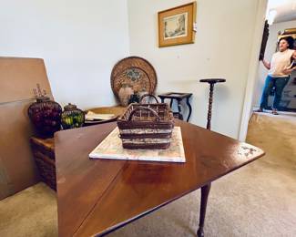 Drop Leaf, Stone chess set