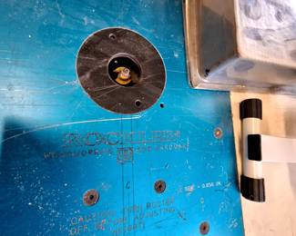 SKIL Plunge Router 1835, Router table and Hickory 1 4 shank Carbide Router bits
