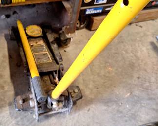 3 floor Jacks