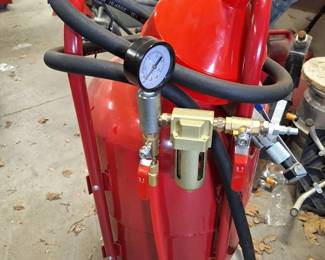 Harbor Freight Central Pneumatic 110lb Pressurized Abrasive Blaster With 6 Bags slag 