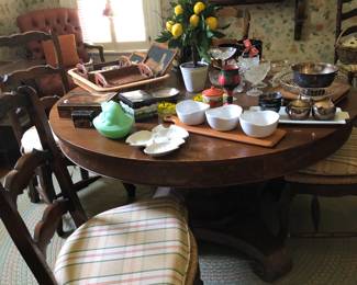 large round oak table