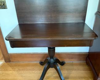 Pedestal Game Table 29in Tall