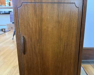 Vintage Record Storage Cabinet (32in T x 19.1/2in W x 26in D.)