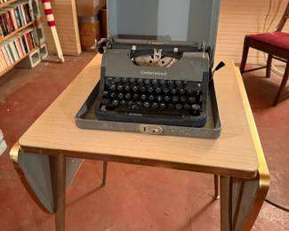 Vintage Underwood Typewriter with case.
