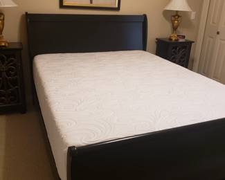 Queen bed w mattress