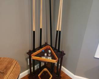 Pool ques,stand and balls