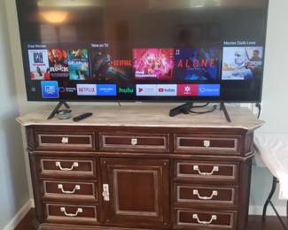 Sideboard/ 70" smart tv