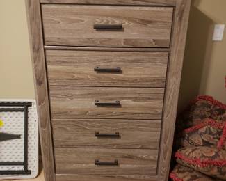 Matching chest of drawers