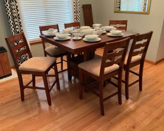 BEAUTIFUL HIGH TOP TABLE