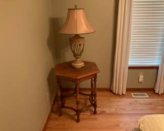 VINTAGE TABLE