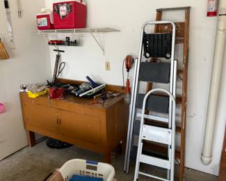 LADDERS AND WORKBENCH