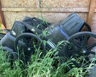 Wheelbarrows Rubbermaid