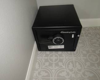 Small combination safe
