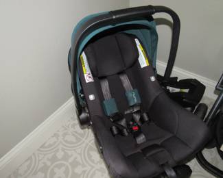Nuna car seat with additional base. Manufactured in Sept 2022.