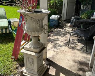 Concrete/iron planter