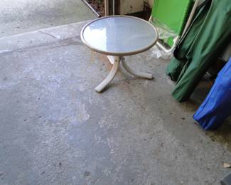 Again, round patio, perfectly suited for indoor use too