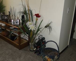 Some more floral pieces and baskets