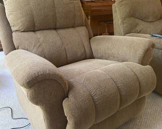 Nice Lazy Boy electric recliner. Gently used.