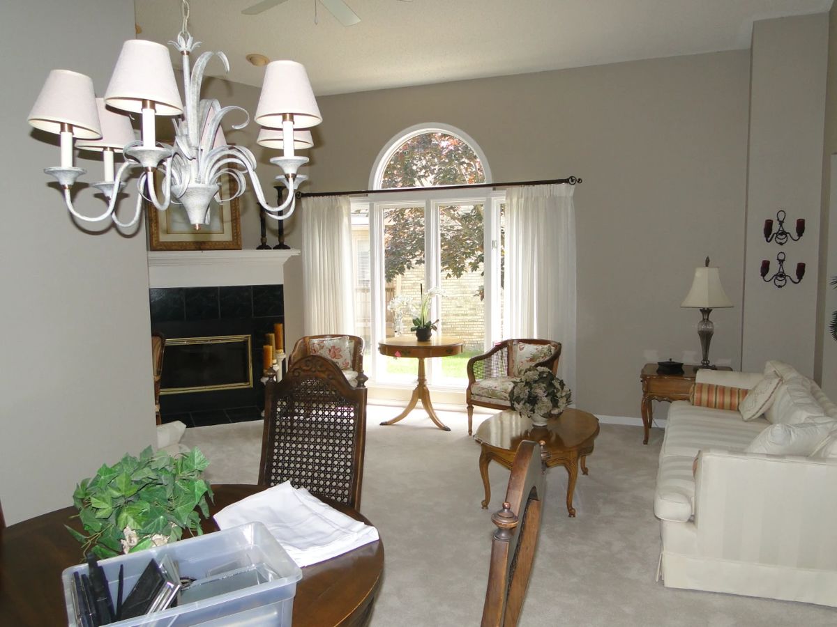 Welcome to our clean and bright Farmington Hills Estate Sale