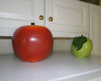 Large apple, and small apple