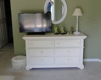 Beautiful large dresser with plenty of storage