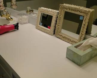 Bathroom and vanity items 