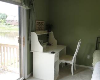 That desk is outstanding