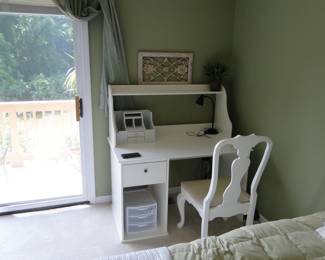 Open desk, perfect for all those work at home days