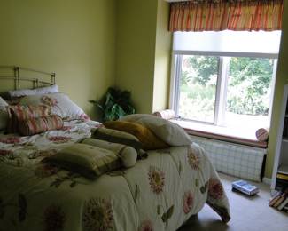 Extra pillow of the decorative nature