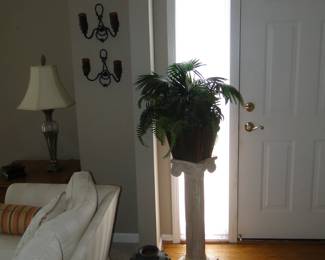 Another pedestal, with faux fern