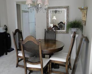 Again, that oustanding dining room set