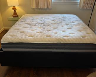 King platform bed with Beautyrest Black mattress and Box Springs $ 450.00