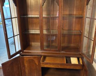 Pennsylvania House 2 pcs china cabinet
53”w 17”d 78.5”t lighted $ 350.00