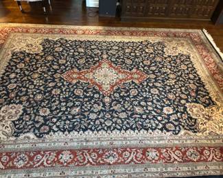 Large Persian Area Rug hand tied. 9’ x 12.5’
