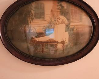 Bubble glass 1920s oval frame
