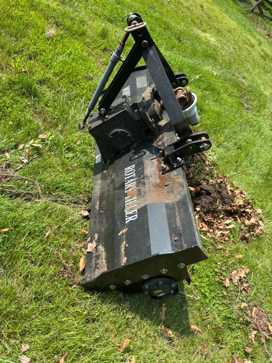 4&” 3 pt tiller with less than as n 10 hrs used