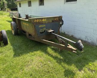 Drive train manure spreader $2k