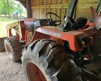 Kiota loader with 3 pt hitch $8k