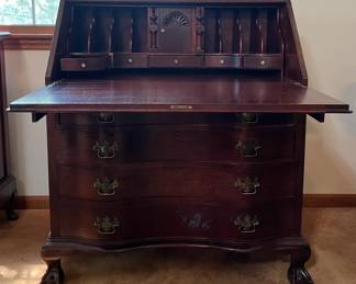 Secretary desk with 4 drawers