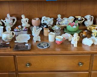 Miscellaneous knickknack items