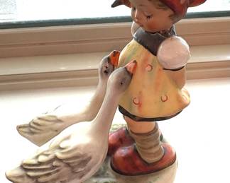 Hummel Ganseliesl Goose Girl Head has been repaired but you can barely tell.