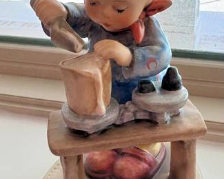 Goebel Hummel Figurine 345 A Fair Measure