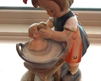 VINTAGE HUMMEL DOLL BATH