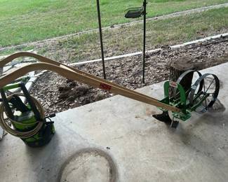 Hoss 2 Wheel Cultivator
Excellent condition